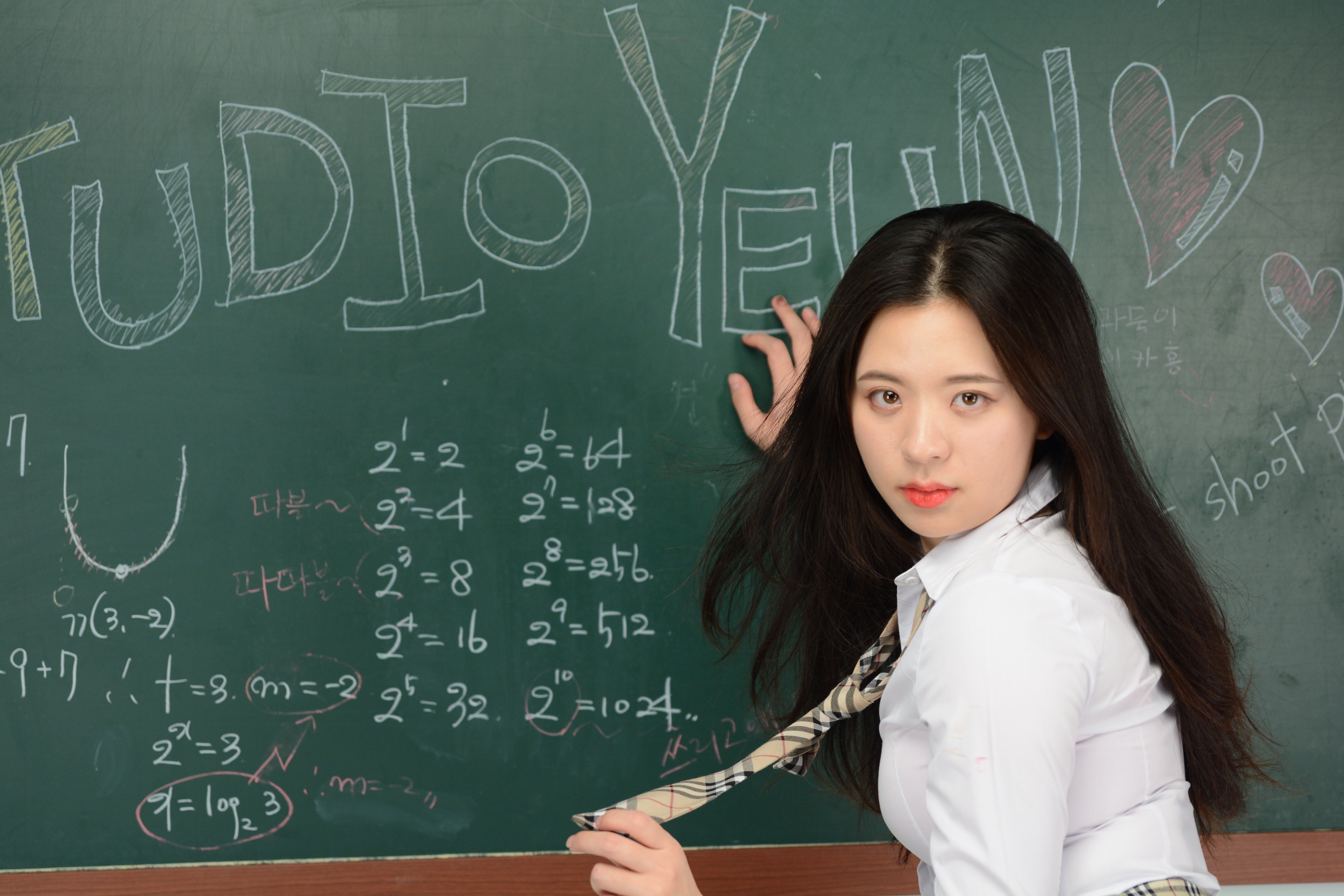 미분류 / 연스튜디오 모델W_칠판녀_(1046p)